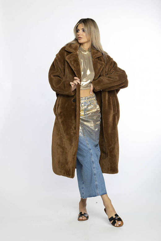 Pluszowy płaszcz damski oversize Ann Gissy brązowy (AG1-J9172)