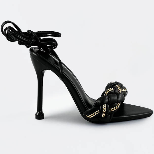 Eleganckie sandały z ozdobnym łańcuszkiem czarne (k202)