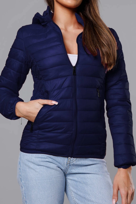 Pikowana kurtka damska z kapturem granatowa (B0124-3)