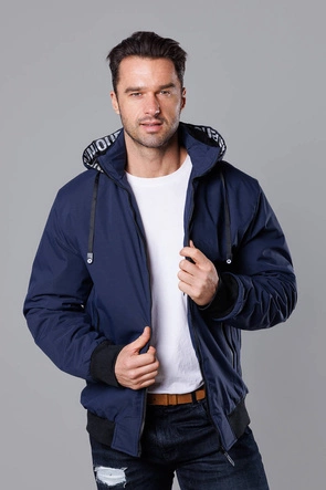 Sportowa kurtka męska z kapturem granatowa (5M3111-215)