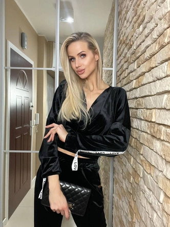 ELEGANCKI WELUROWY KOMPLET DAMSKI BLUZA + SPODNIE CZARNY (664ART)