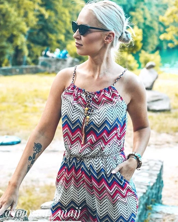 DŁUGI WZORZYSTY KOMBINEZON BEŻOWO-RÓŻOWY (9687)