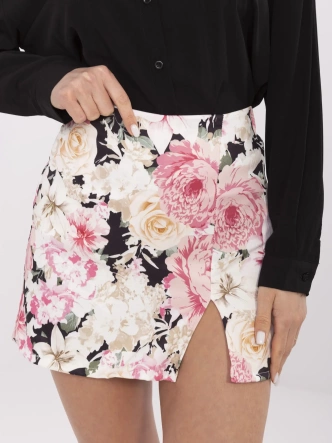 Krótkie spódnico-szorty w kwiaty czarno-różowe (A8933)