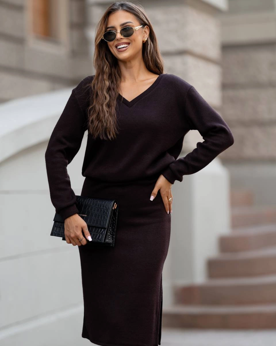 Dzianinowy komplet ze spódnicą czekoladowy (82103)