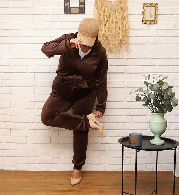 Dres damski z rozpinaną bluzą plus size mokka (8216)