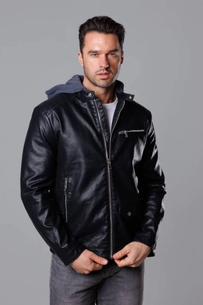 Kurtka męska z dresowym kapturem ekoskóra czarna (11Z8022)