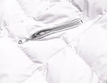 Zimowa kurtka damska z kapturem biała (5M750-281)