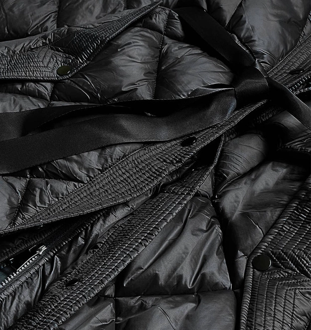 Długa kurtka puchowa damska czarna (ag1-j9081)