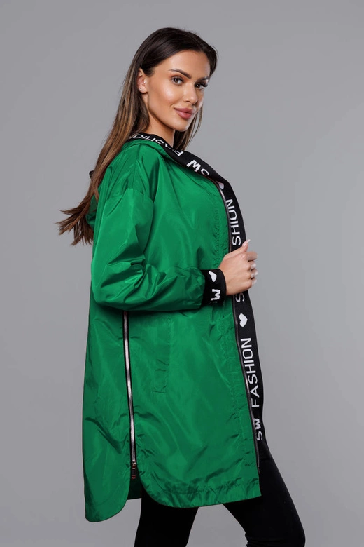 Cienka kurtka damska z ozdobną lamówką zielona (B8145-82)