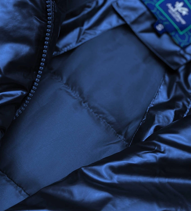 Krótka zimowa kurtka damska z nerką niebieska (omdl-018)