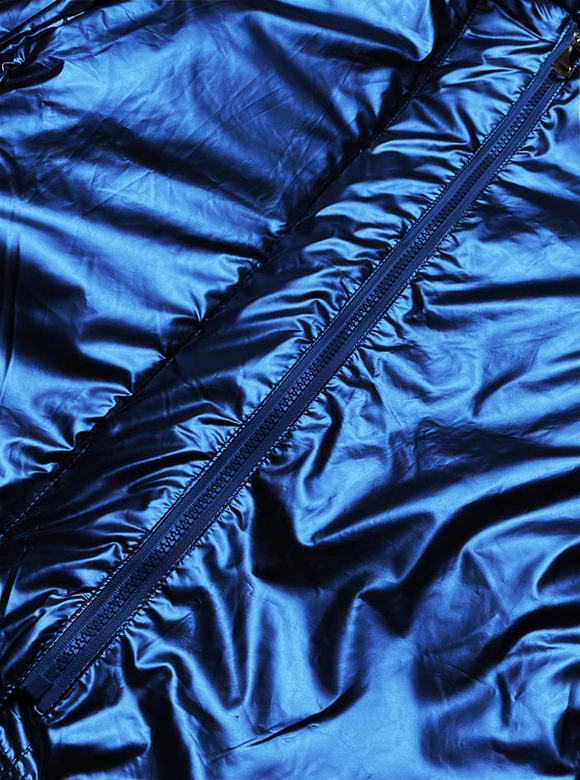 Krótka zimowa kurtka damska z nerką niebieska (omdl-018)