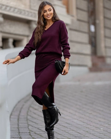 Dzianinowy komplet ze spódnicą bordowy (82103)