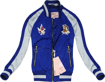 KURTKA BOMBERKA Z NASZYWKAMI NIEBIESKA (W555)