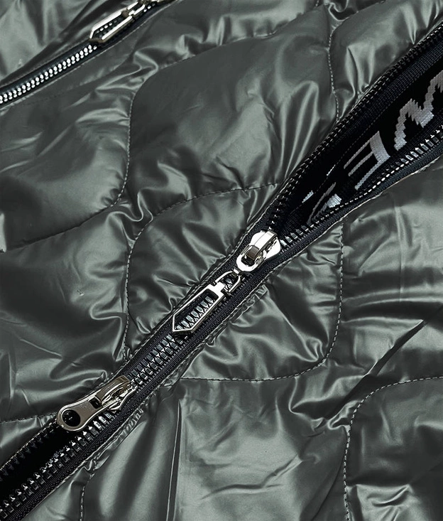 Bezrękawnik damski z kapturem khaki (B8149-11)