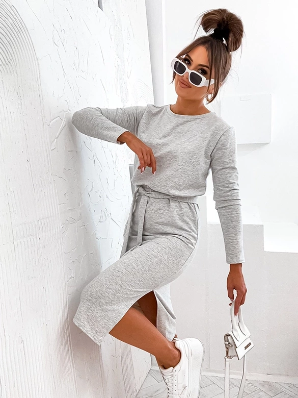 Sukienka midi z paskiem szara (773)