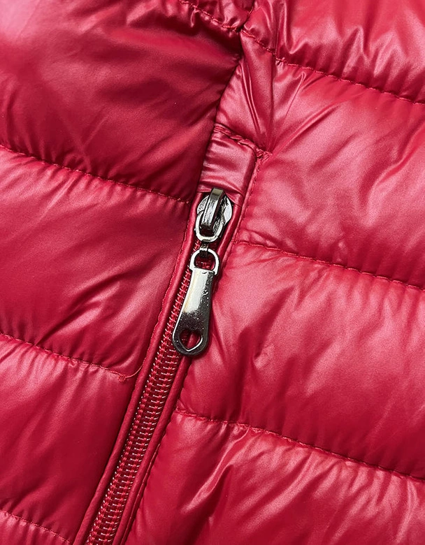 Pikowana kamizelka z kapturem czerwona (16M9138-270)