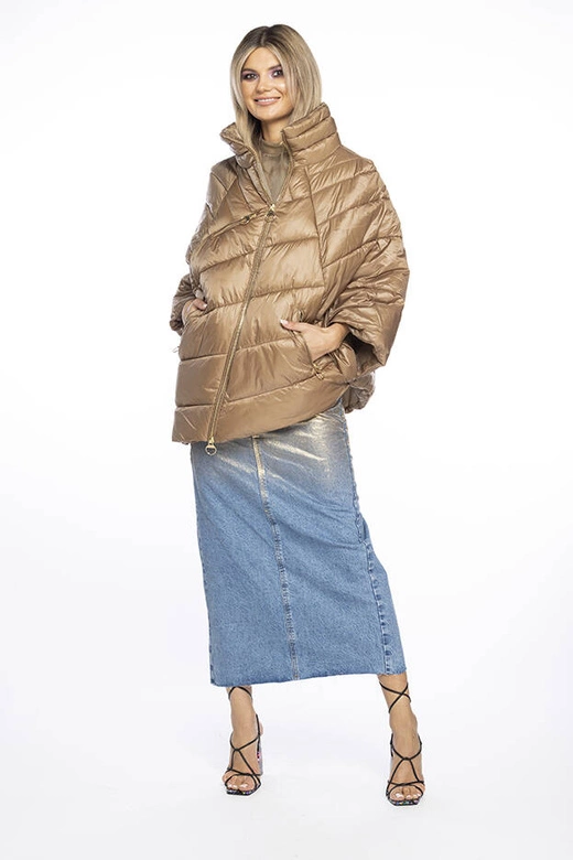 Kurtka damska ponczo z ozdobnymi suwakami Ann Gissy ciemny beż (AG1-J9171)