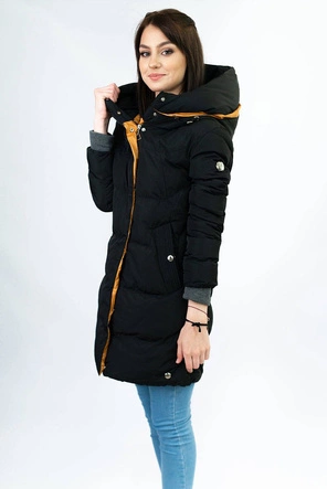 PIKOWANA DAMSKA KURTKA ZIMOWA Z KAPTUREM CZARNA 2 (M-123)