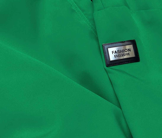 Cienka kurtka damska z ozdobną lamówką zielona (B8141-82)