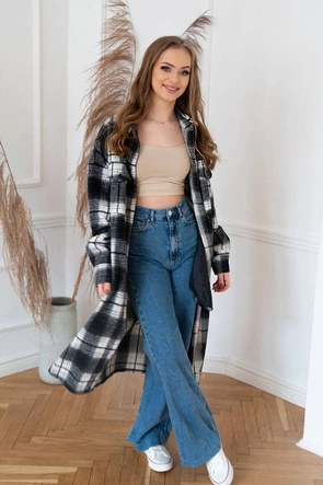 Koszulowy damski płaszcz w kratę czarno-biały (8424)