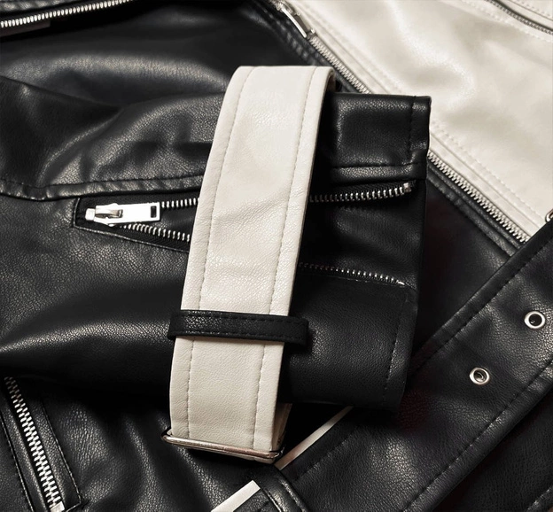 DAMSKA KURTKA Z EKOSKÓRY OVERSIZE CZARNA-ECRU (728ART)