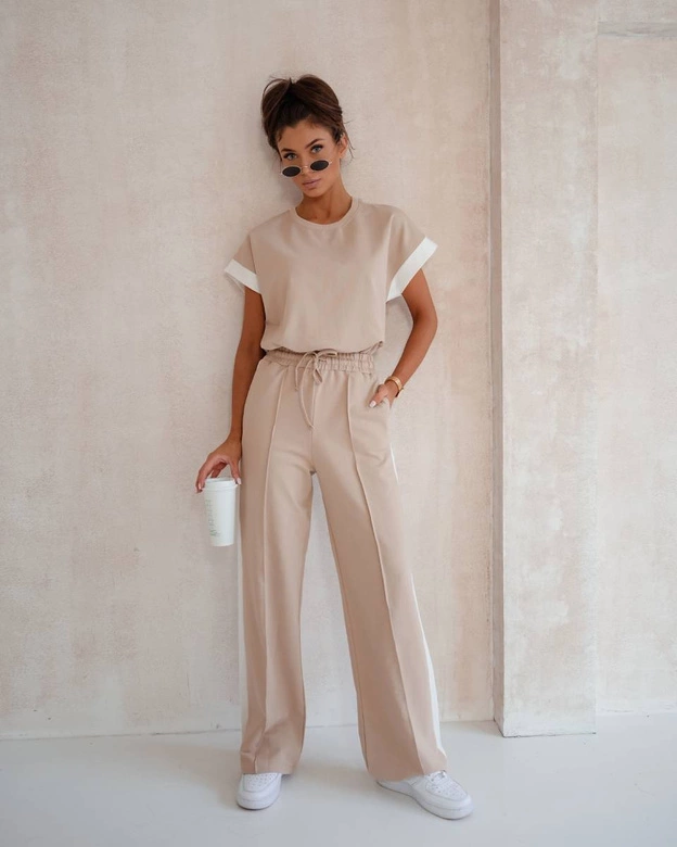 Komplet sportowy z kontrastowymi wstawkami beżowy (VE99)