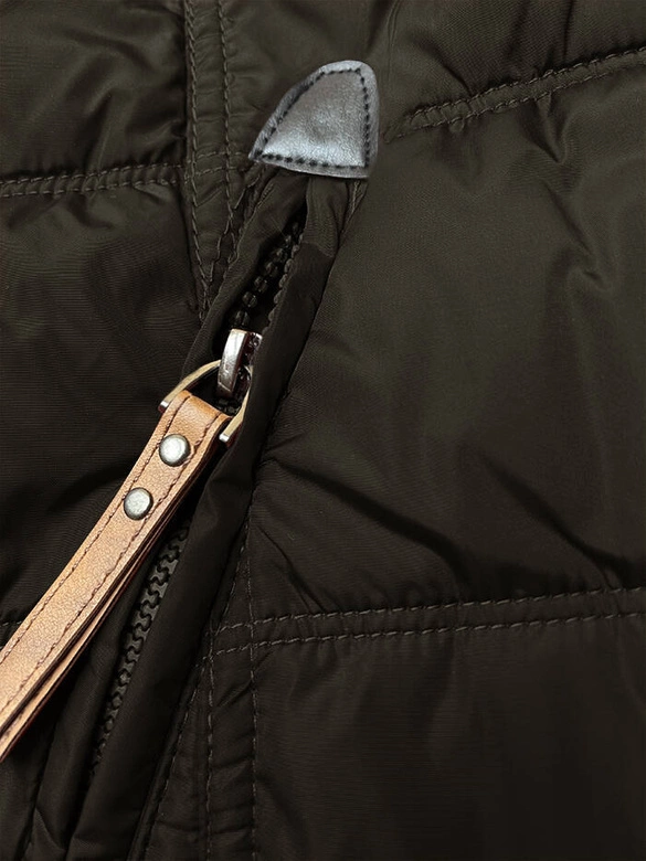 Zimowa kurtka damska z kapturem khaki (2M-21013)