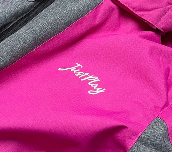 DAMSKA KURTKA ZIMOWA Z PASEM ŚNIEŻNYM SZARO-RÓŻOWA (B2390)