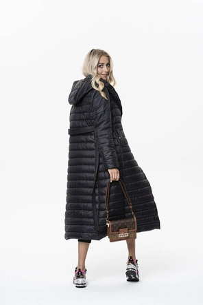 PIKOWANY PŁASZCZ Z KONTRASTOWĄ PODSZEWKĄ CZARNY (1118)