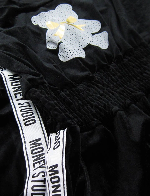 DŁUGI KOMBINEZON WELUROWY Z LAMPASAMI I NADRUKIEM CZARNY (647ART)