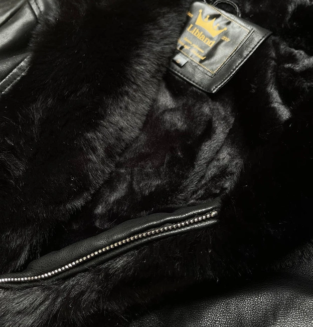 RAMONESKA Z FUTRZANYM KAPTUREM CZARNA (5530)