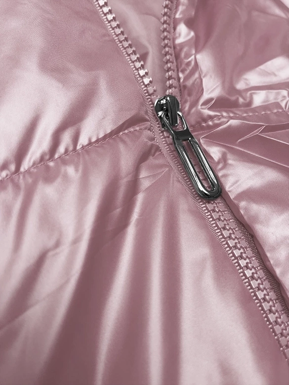 Puchowy bezrękawnik z odpinanym kapturem różowy (B8247-81)