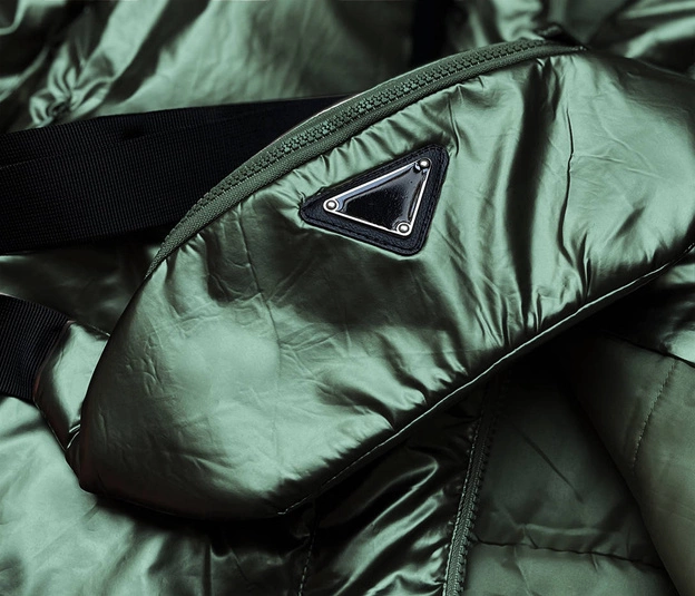 Krótka zimowa kurtka damska z nerką zielona (omdl-018)