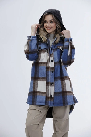 Damska kurtka koszulowa w kratę niebieska (AG3-1813)