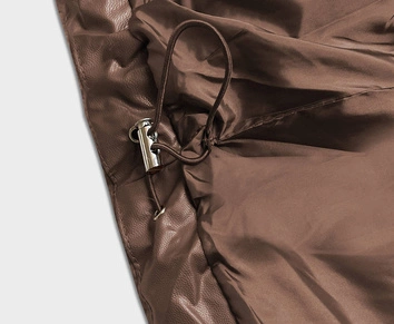 Luźna kurtka zimowa damska ze skóry ekologicznej brązowa (AG2-J90)