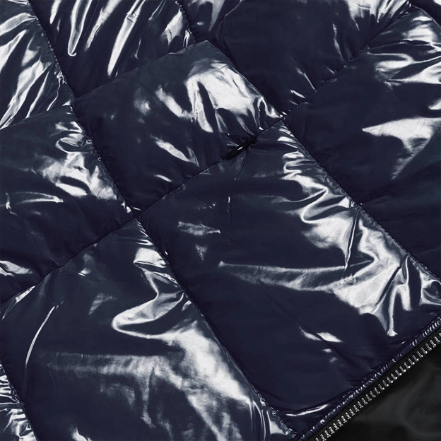 Lakierowana pikowana kurtka damska granatowa (7695)