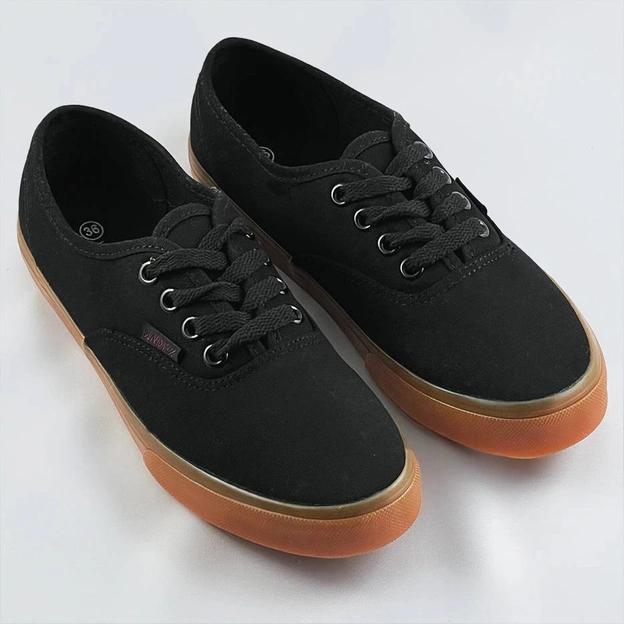 Tenisówki na kontrastowej podeszwie czarne (aw0212-01)