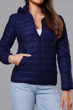 Pikowana kurtka damska z kapturem granatowa (B0124-3)