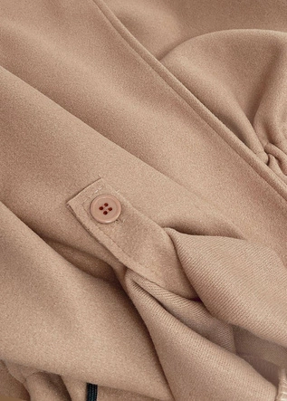 LUŹNY PŁASZCZ DAMSKI Z KLAPAMI CIEMNY BEŻOWY (20536)