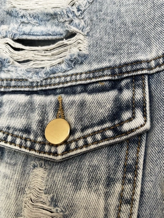 Luźna kurtka damska z przetarciami jasna niebieska (W024)