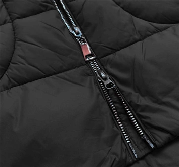 Pikowana kurtka zimowa damska z kapturem czarna (7709BIG)