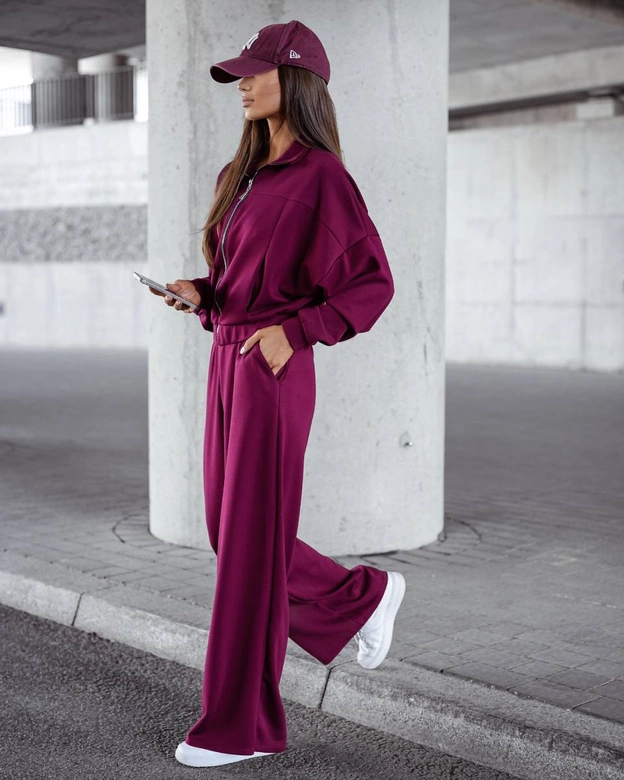 Komplet damski szerokie spodnie i bluza ze stójką bordowy (821109)