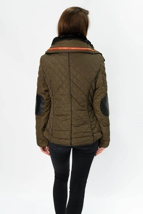 Krótka zimowa pikowana damska kurtka brązowa (wz105)