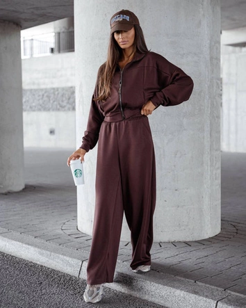 Komplet damski szerokie spodnie i bluza ze stójką czekoladowy (821109)