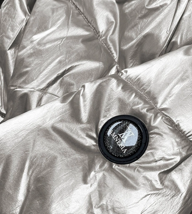 Błyszcząca kurtka zimowa damska srebrna (m1590-3ams)