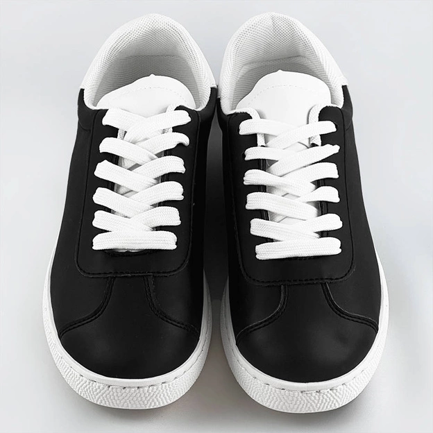 Sznurowane sneakersy damskie czarno-białe (bf-025)