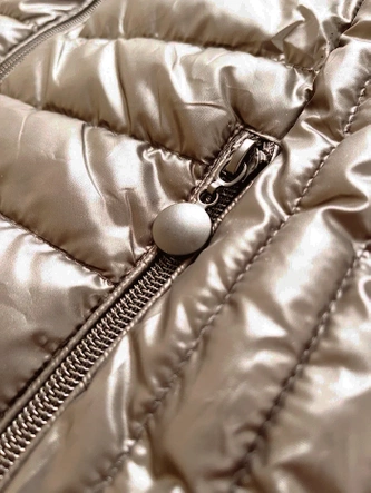 Damska kamizelka ze stójką ciemnobeżowa (B8233-12)