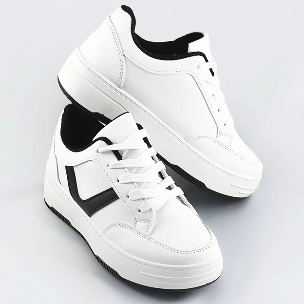 Sznurowane buty sportowe damskie biało-czarne (s070)