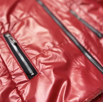 Lekka zimowa kurtka damska metaliczna bordowa (721art)