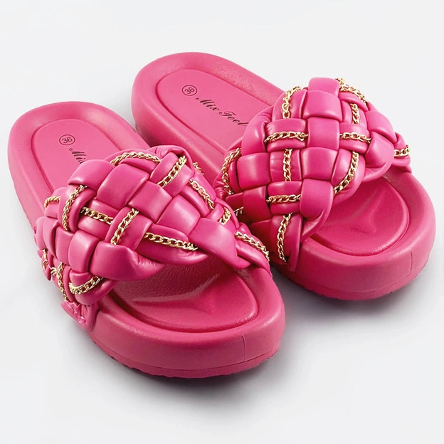 Damskie klapki plecione z łańcuszkiem fuksja (ae120)